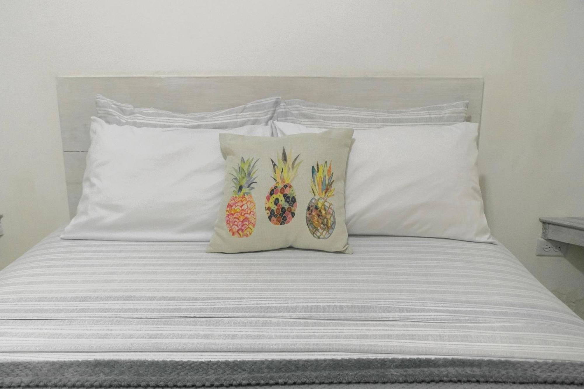Pineapple House Hotell Bocas del Toro Exteriör bild