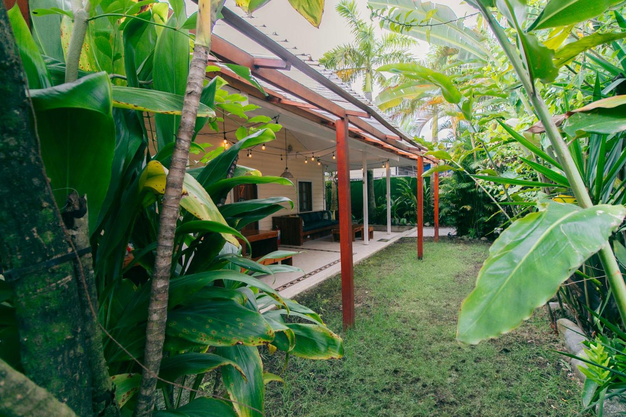 Pineapple House Hotell Bocas del Toro Exteriör bild